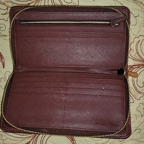 MK merlot pebbled leather wallet - Picture 3 of 11
